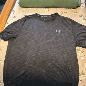 Men’s under armor work out shirt